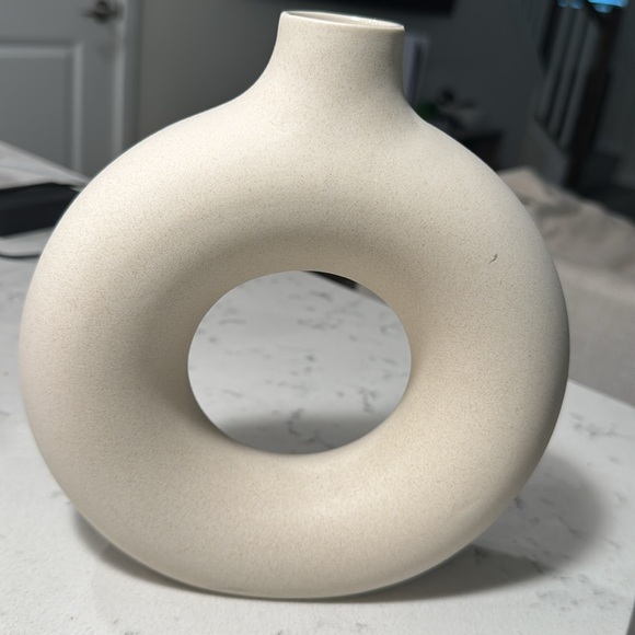 H&M Home Cream Circular Ceramic Vase - Picture 5 of 6